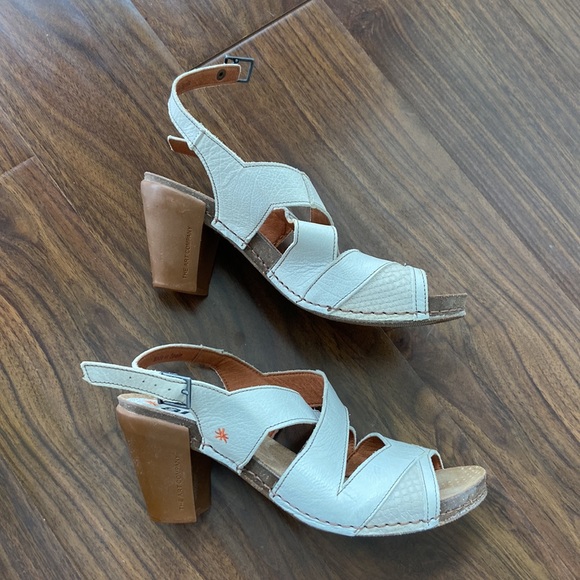 The Art Company Heeled Leather Sandals - Picture 3 of 14